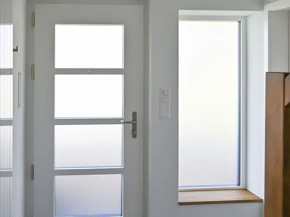 Fenster- und Türsanierung im Eingangsbereich