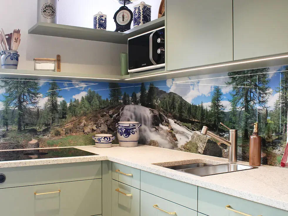 Küchensanierung mit Foto-Glasrückwand