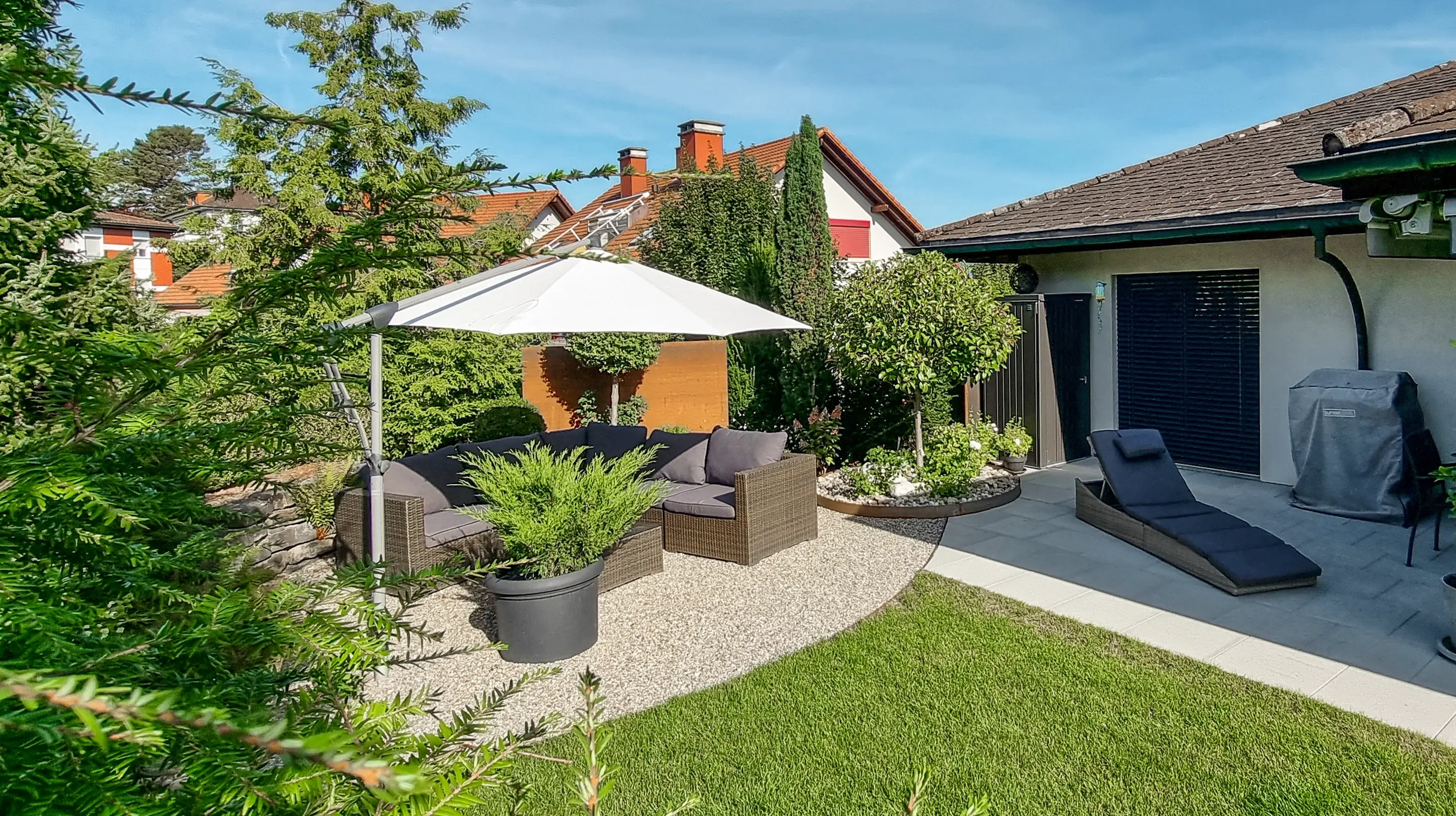 Die Wohlfühl Oase im eignen Garten mit genügend Sichtschutz und Privatsphäre