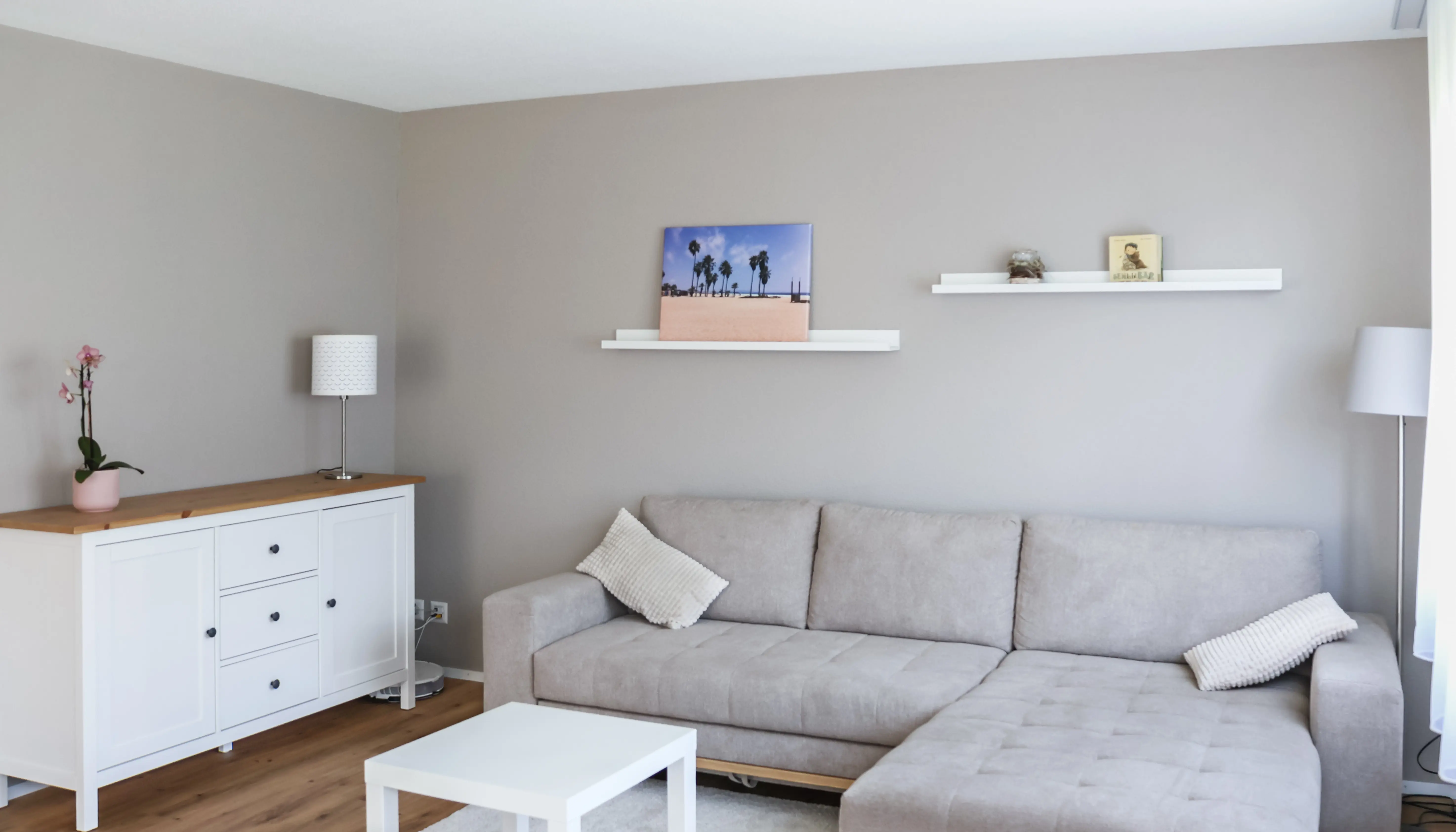 schön abgestimmte Einrichtung und Farbgestaltung