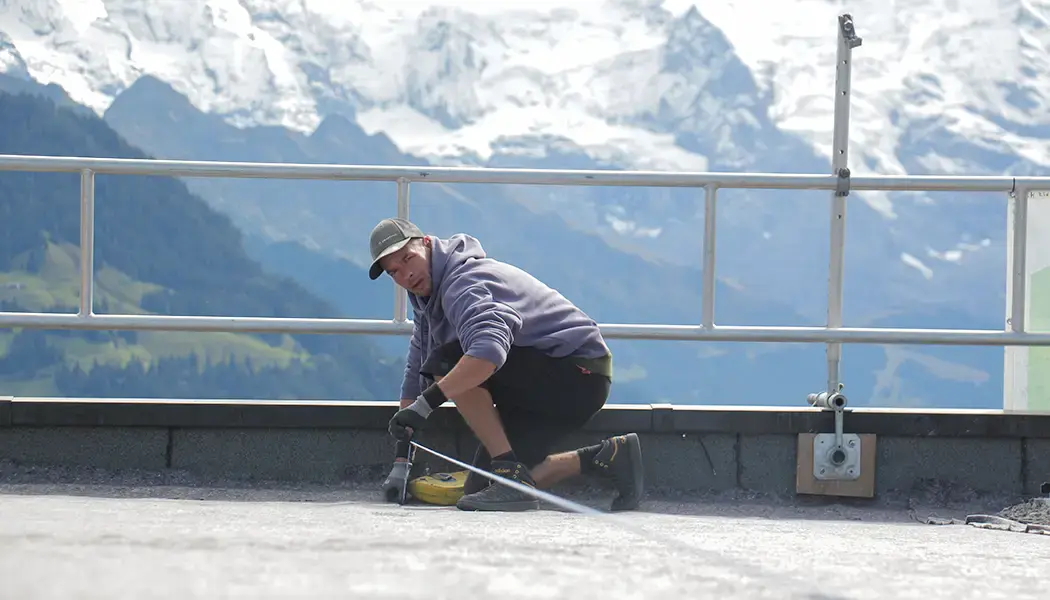 Photovoltaikanlage am Anfang der Bauphase auf dem Harder Kulm Restaurant